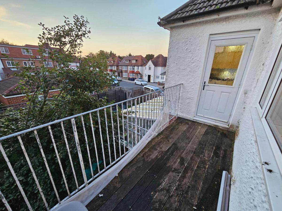 Large 4 Bedrooms Golders Green Londra Exterior foto